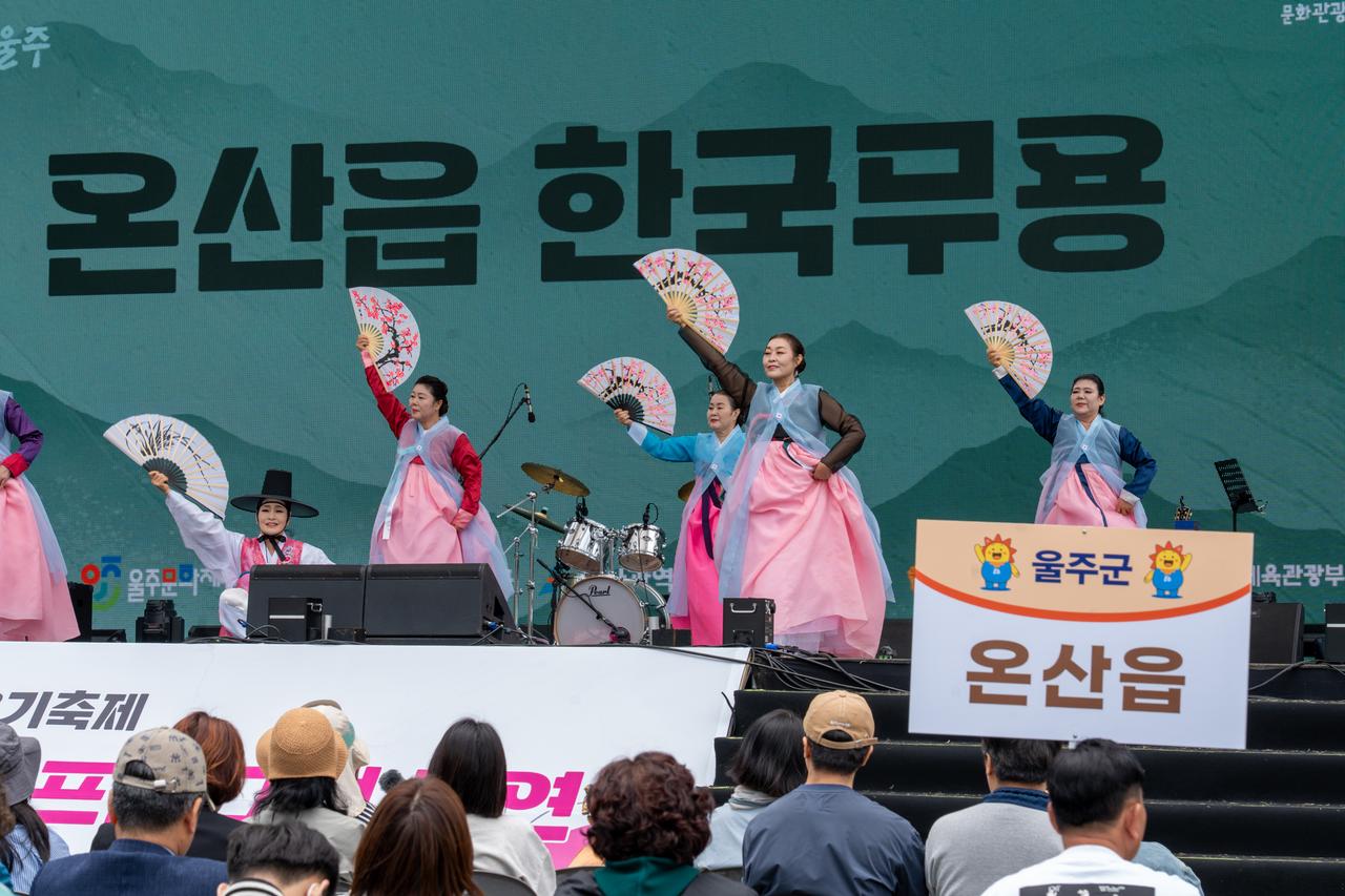 83_역순_포토갤러리_4페이지_2025 울산옹기축제 울주군 주민자치공연 2.jpg